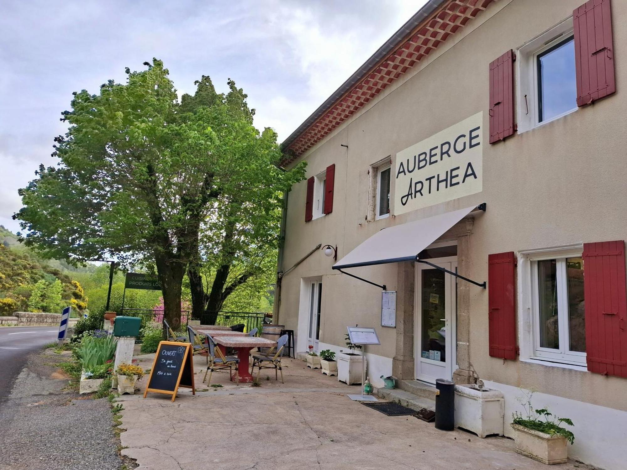 Auberge Arthea Laviolle Екстериор снимка